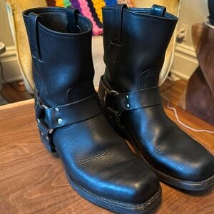 Men’s Frye sz 9 harness 8R ankle boots
